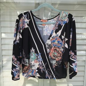 FLYING TOMATO FLORAL BLOUSE